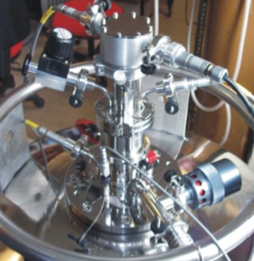 Superconducting magnet system with VTI